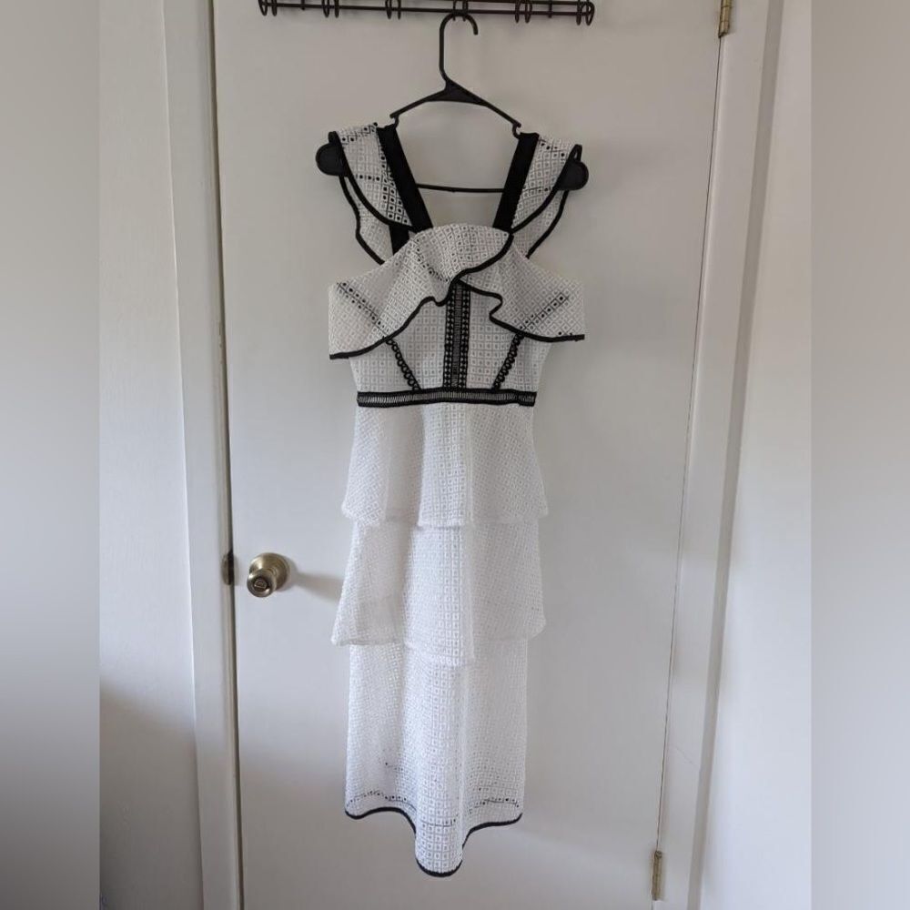 Floating Style Women’s Dress Size Medium Blk & White Like New EUC